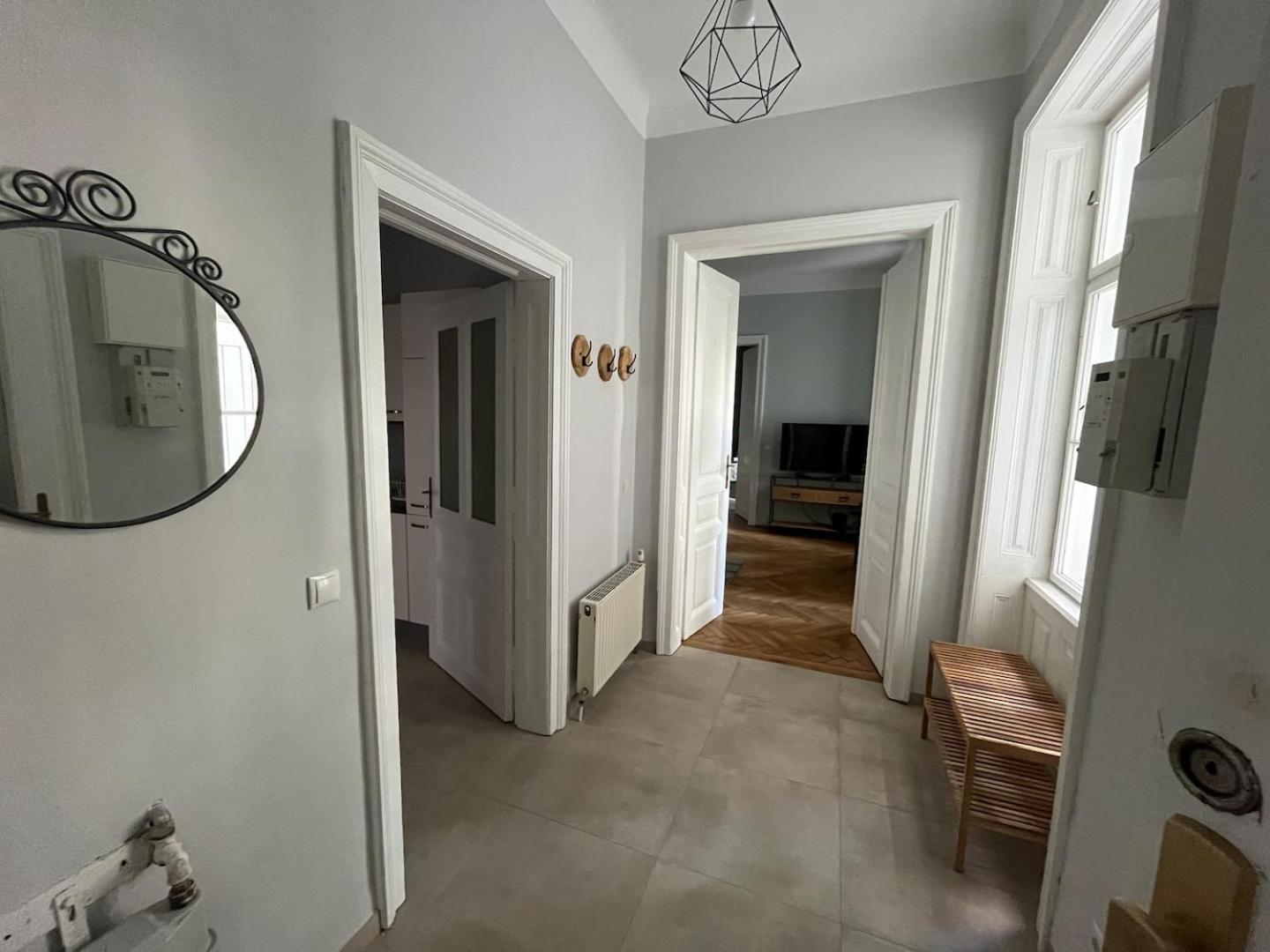 Grosszuegiger Wiener Altbau Gleich Neben Schoenbrunn Εξωτερικό φωτογραφία