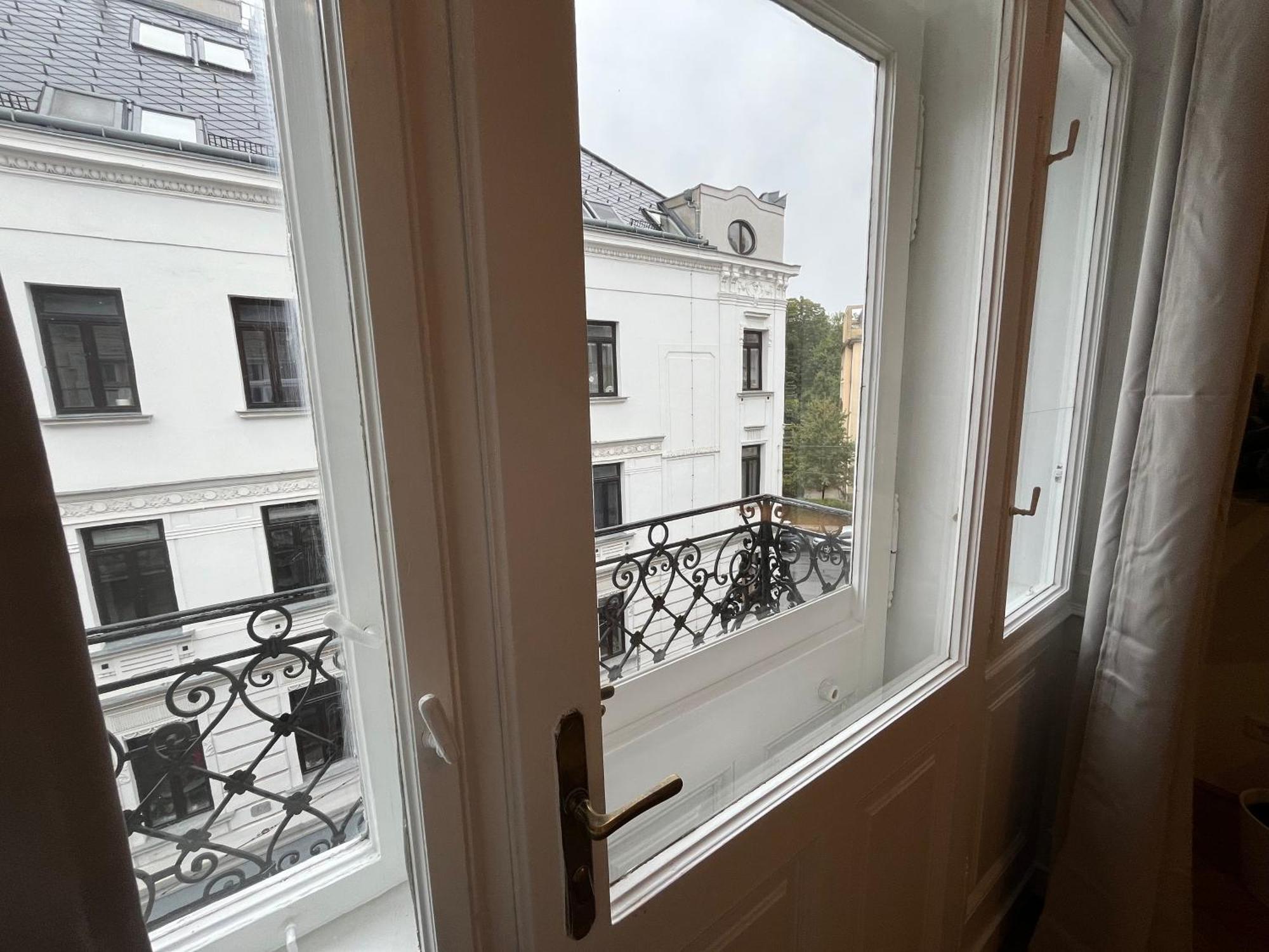 Grosszuegiger Wiener Altbau Gleich Neben Schoenbrunn Εξωτερικό φωτογραφία