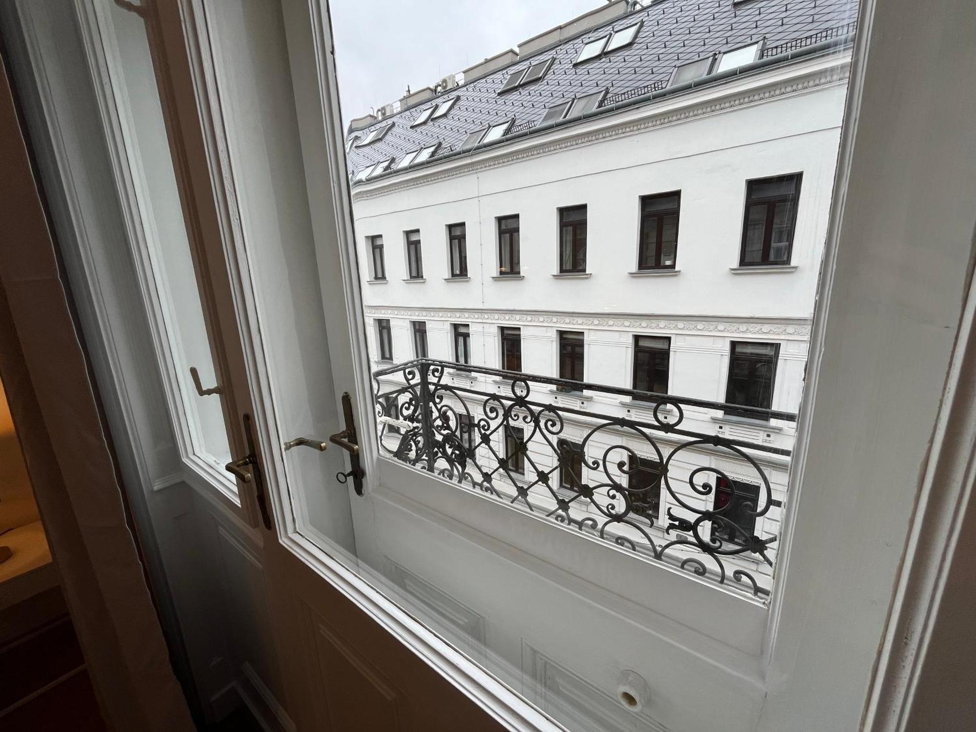 Grosszuegiger Wiener Altbau Gleich Neben Schoenbrunn Εξωτερικό φωτογραφία